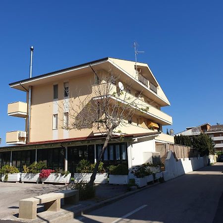 My Beachouse Montesilvano Marina Kültér fotó